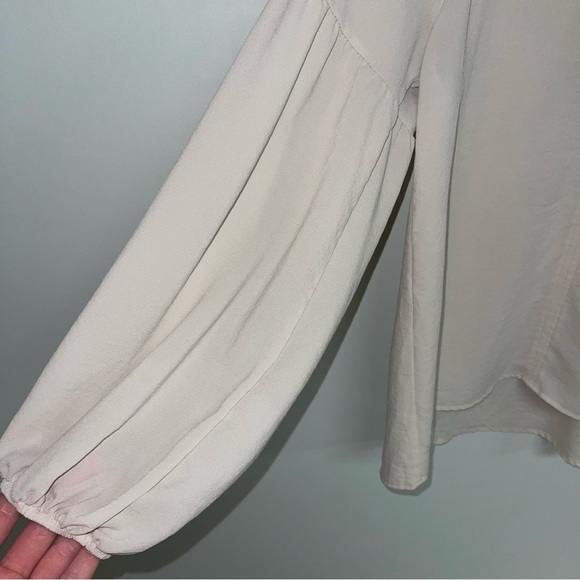 Vici Blouse Women’s Size Small Beige Ivory Bishop Long Sleeve Flowy Lightweight - Picture 7 of 7